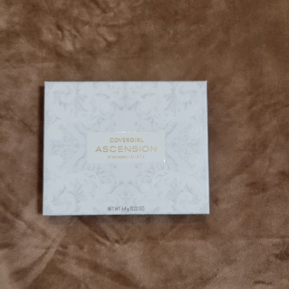 COVERGIRL Other - Covergirl Ascension Eyeshadow Palette